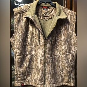 Mossy Oak Bottom Land. camouflage VEST in colors of Brown and tan camel color.